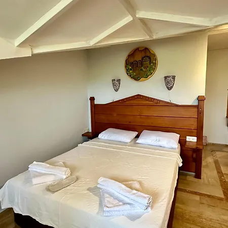 Bahaus Hotel 4*